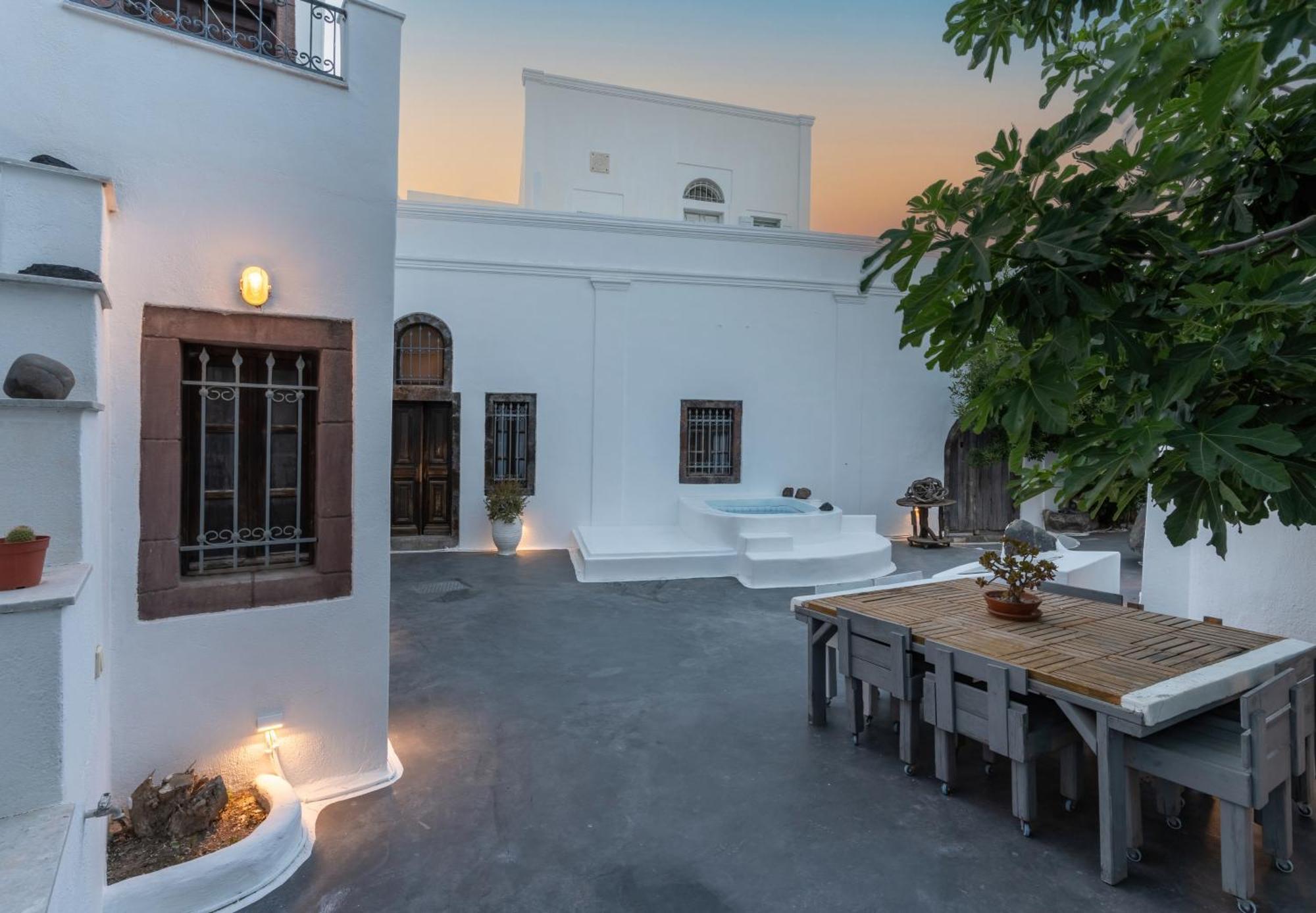 On An Island Suites & Apartments - Fira Ngoại thất bức ảnh
